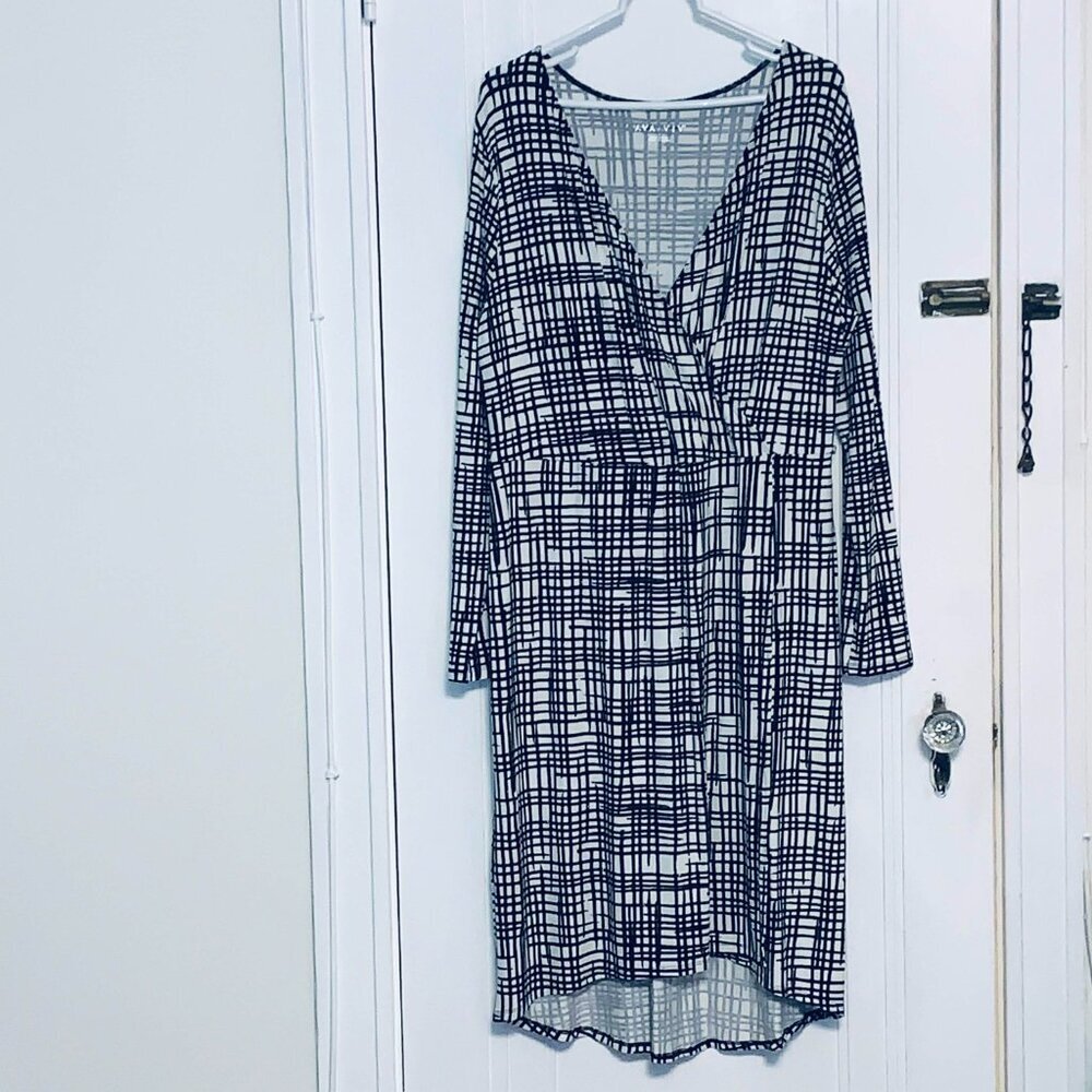 Ava & Viv Dress - Picture 2 of 8